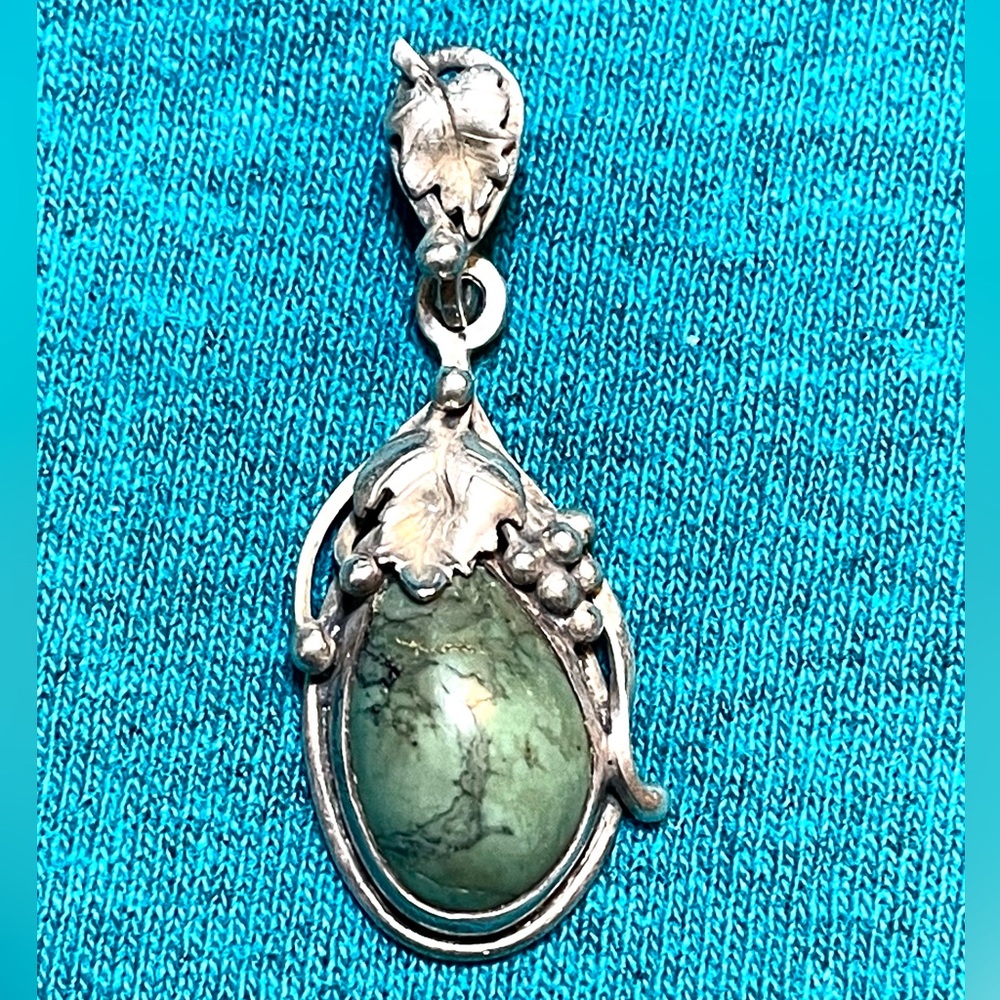 Vintage: Native American Navajo, Artesian, Turquoise, Pendant.